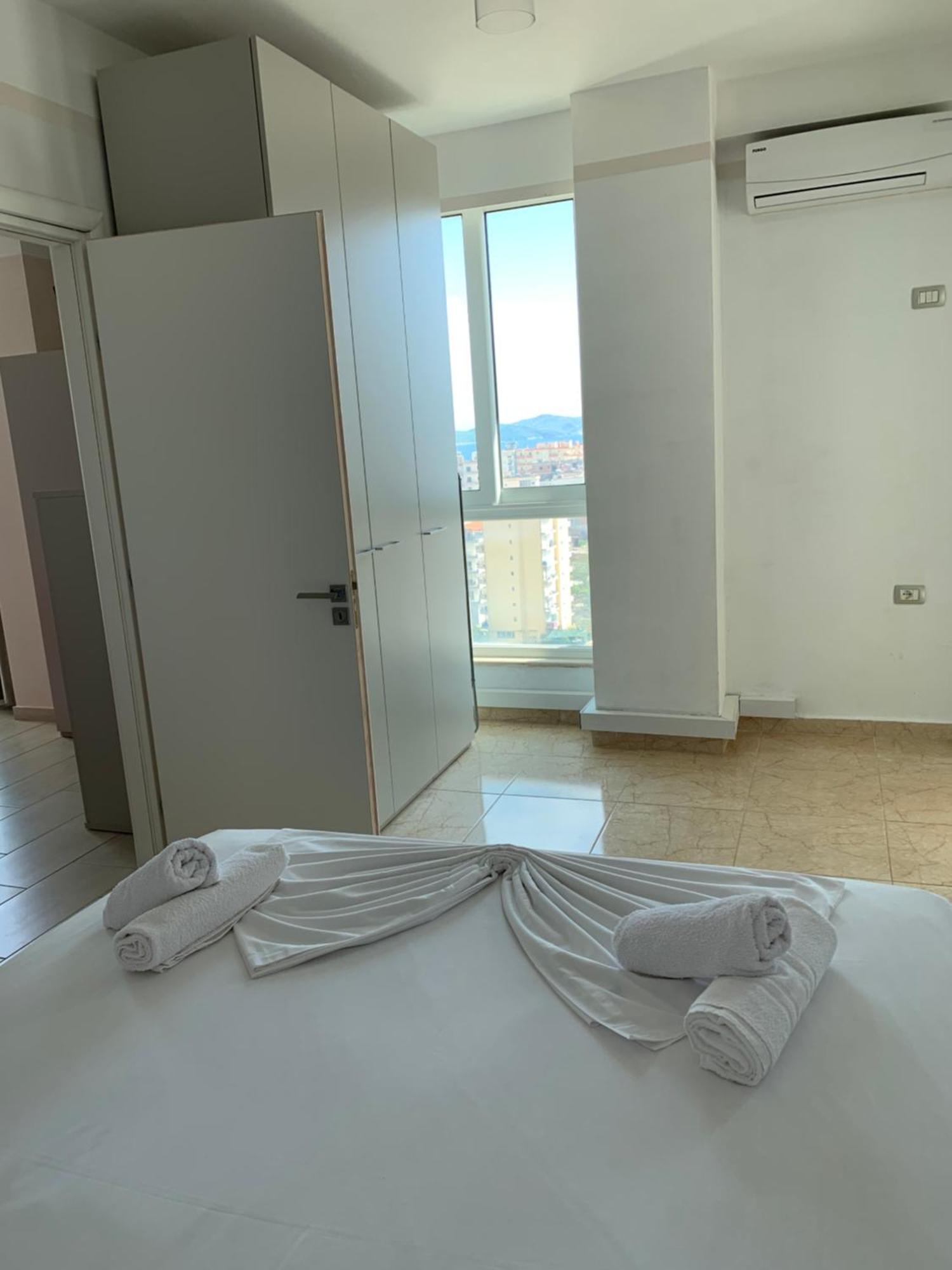 Guest - Sea Breeze Apartments Саранде Екстериор снимка