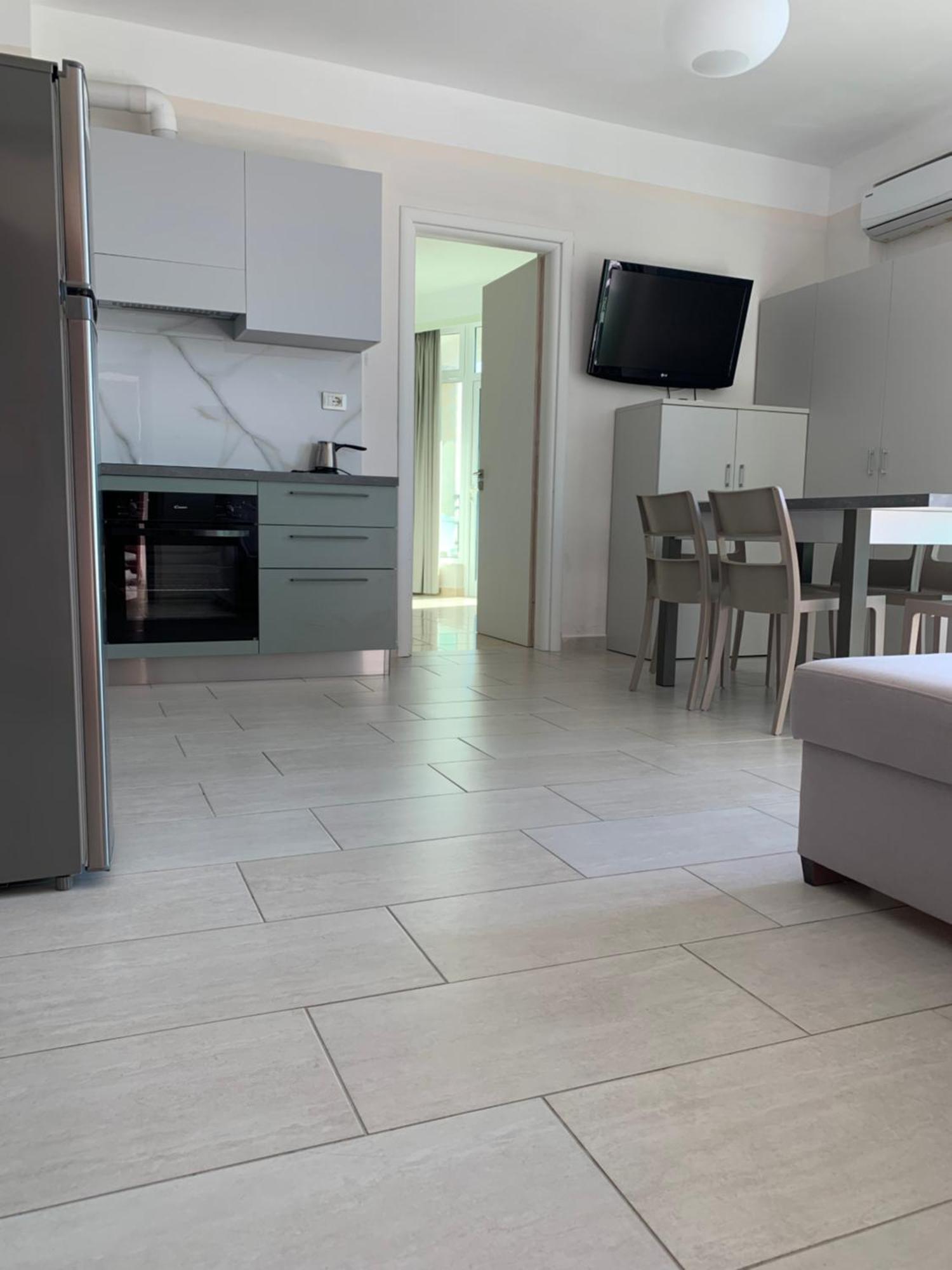 Guest - Sea Breeze Apartments Саранде Екстериор снимка