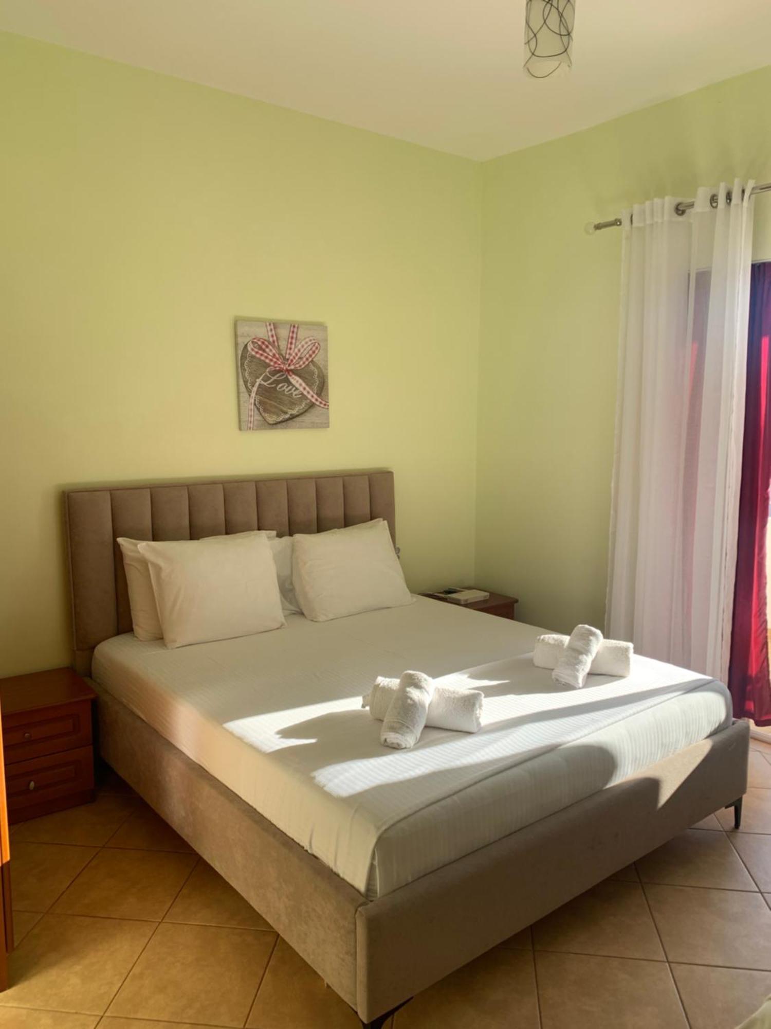 Guest - Sea Breeze Apartments Саранде Екстериор снимка
