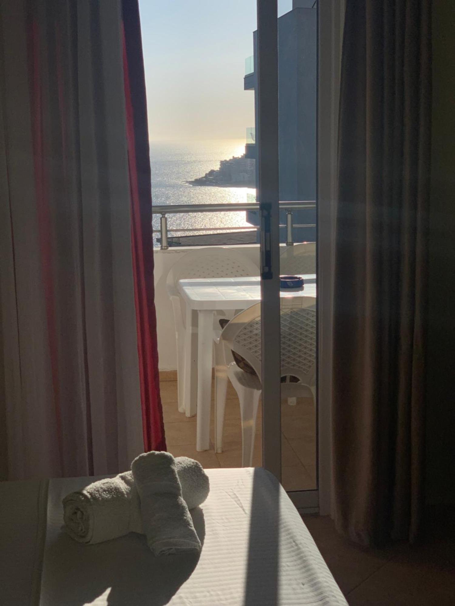 Guest - Sea Breeze Apartments Саранде Екстериор снимка